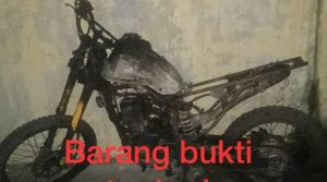 Keributan Remaja Masalah Asmara, Satu Unit Motor Dibakar
