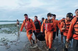 Nelayan Cari Kerang Tewas Terseret Ombak