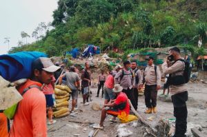 Tenda Untuk Aktifitas PETI Diratakan dengan Tanah