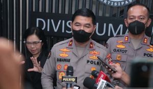 Densus 88 Polri Tangkap 16 Orang Dugaan Terorisme