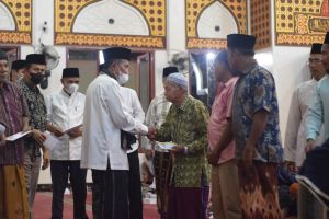Sani Berikan Bantuan Bagi Madrasah