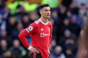 Ronaldo Minta Maaf Telah Jatuhkan Ponsel Suporter