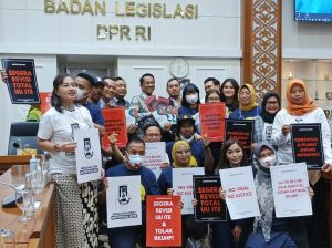 PAKU ITE Desak DPR Bentuk Pansus Revisi UU ITE