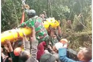 Kapolda Jambi Berhasil Dievakuasi Dari Lokasi Kecelakaan Helikopter