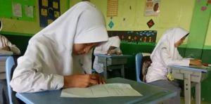 Siswa SMA Sederajat Mulai Jalani Kegiatan Belajar Tatap Muka