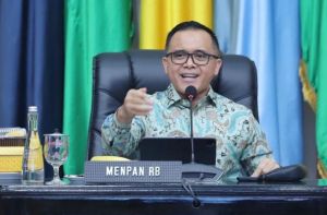 Selesaikan Masalah Honorer, Menteri PANRB Pastikan Tanpa PHK Massal