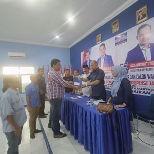 Kembalikan Formulir Cakada, Romi Optimis Diusung Demokrat di Pilgub Jambi