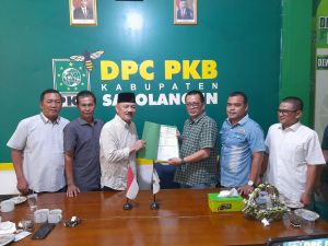 Muhammad Fauzi Ambil Formulir Cakada Sarolangun di DPC PKB