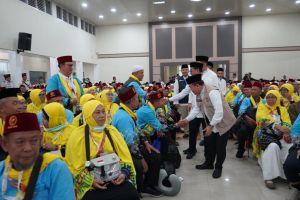 Gubernur Al Haris Lepas Keberangkatan Jamaah Calon Haji Kloter Pertama Asal Jambi 