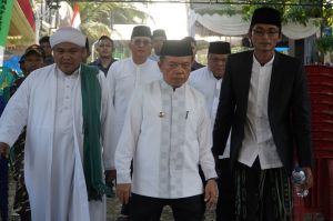 Gubernur Al Haris Hadiri Pengajian Umum dan Berikan Dukungan Pembangunan Pesantren